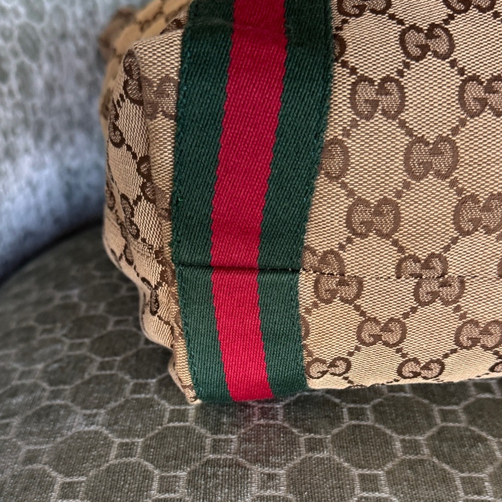 Gucci Sherry GG Monogram Tote with Red and Green Straps - Picture 10 of 16